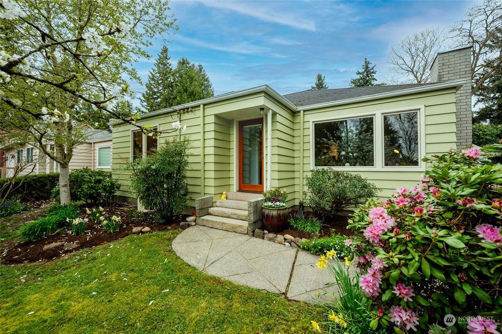 Photo of 11016 Alton Avenue NE, Seattle, WA 98125 (MLS # 2217421)