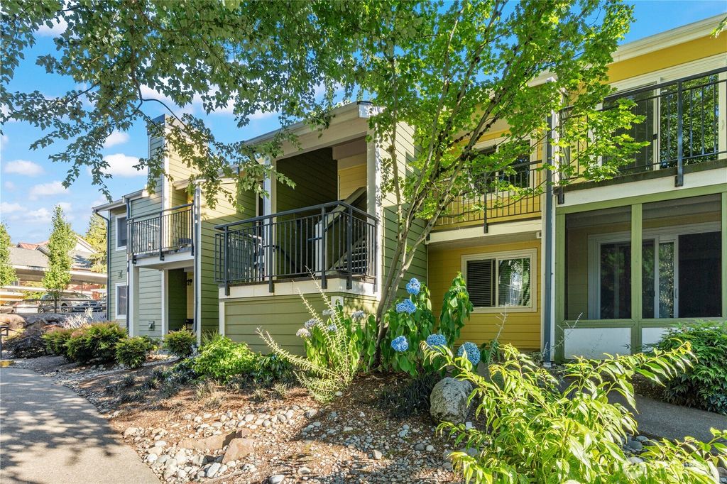 Photo of 12607 SE 41ST Place #H206, Bellevue, WA 98006 (MLS # 2409225)