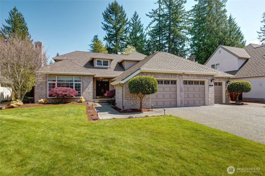 Photo of 2814 233rd Avenue SE, Sammamish, WA 98075 (MLS # 2368510)
