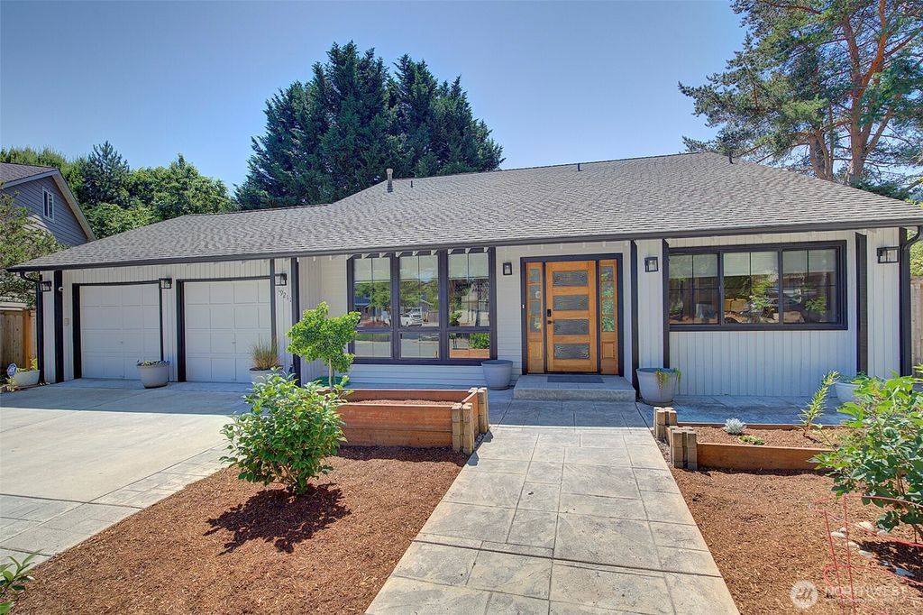 Photo of 19211 SE 45th Court, Issaquah, WA 98027 (MLS # 2402772)