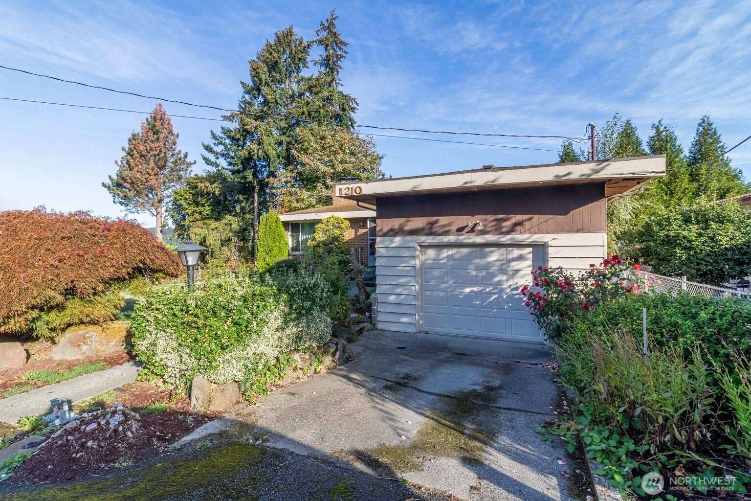 1210 N 33rd Place