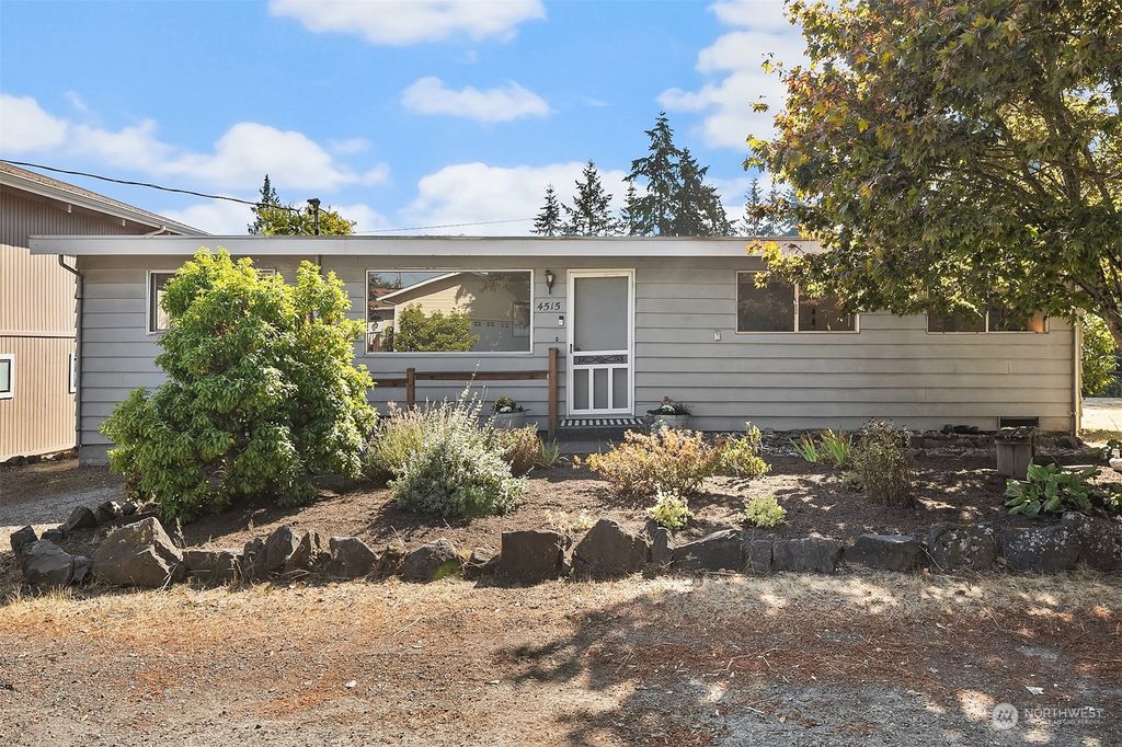 Photo of 4515 NE 17th Place, Renton, WA 98059 (MLS # 1998862)