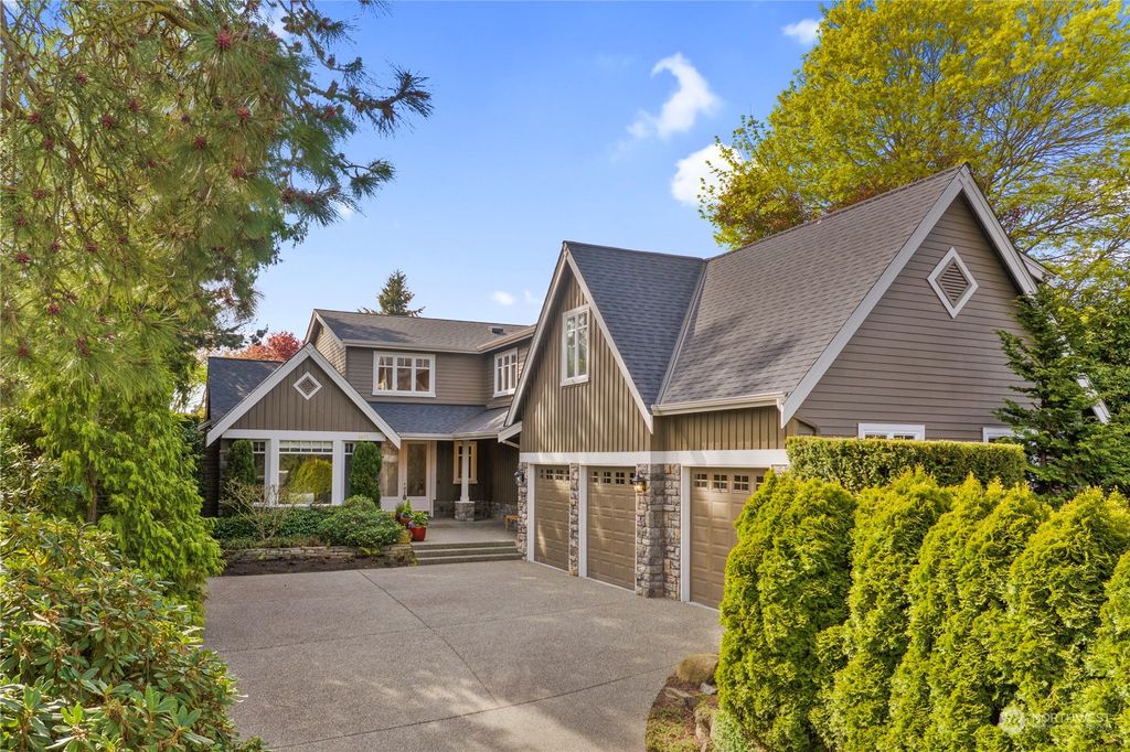 Photo of 1077 3rd Street, Kirkland, WA 98033 (MLS # 2218051)