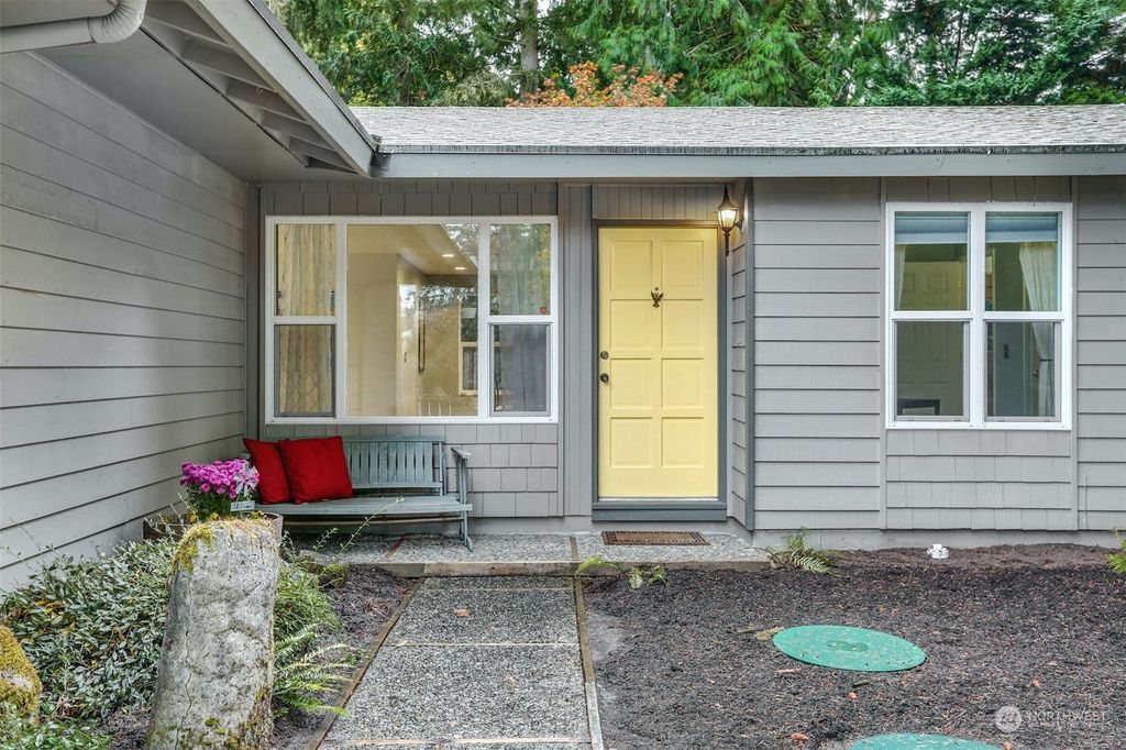 Photo of 14268 145th Place SE, Renton, WA 98059 (MLS # 2008977)