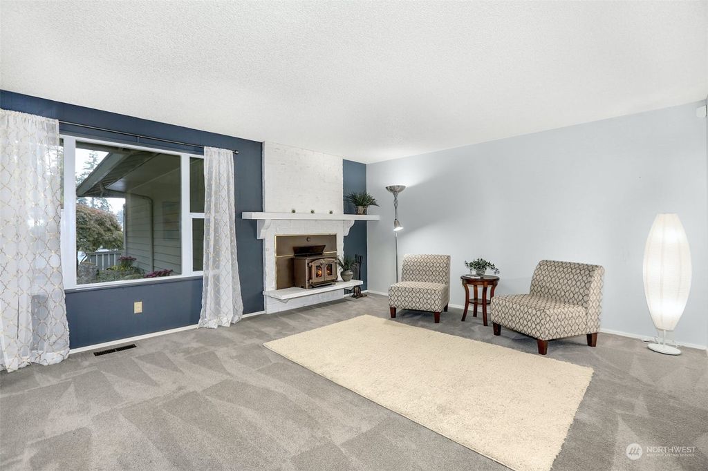 Photo of 14268 145th Place SE, Renton, WA 98059 (MLS # 2008977)