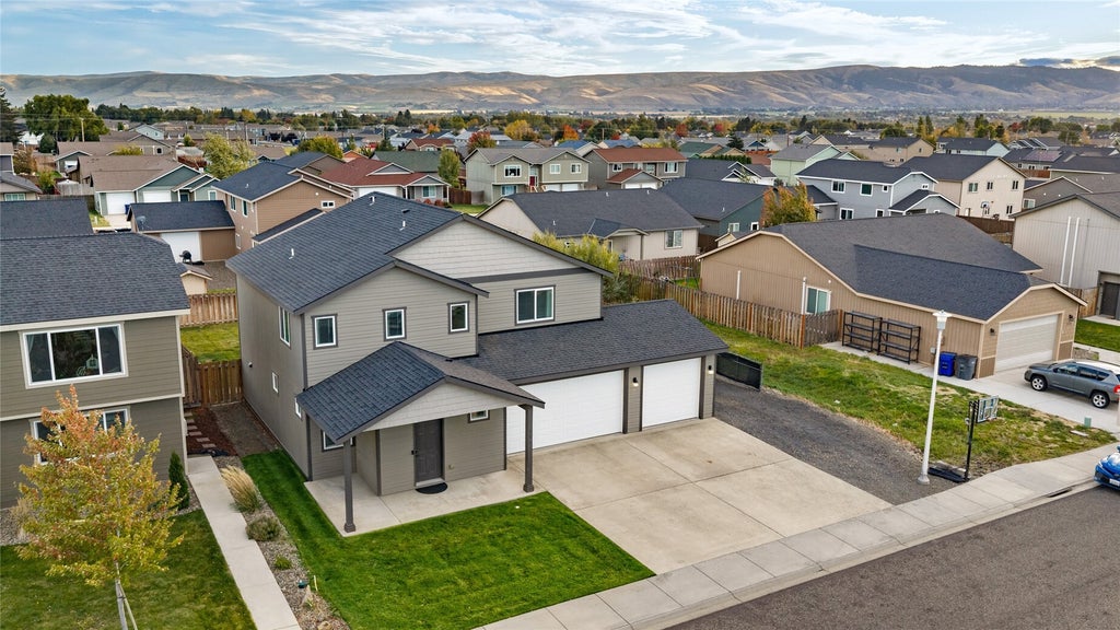 Photo of 212 E Country Side Avenue, Ellensburg, WA 98926 (MLS # 2595550)