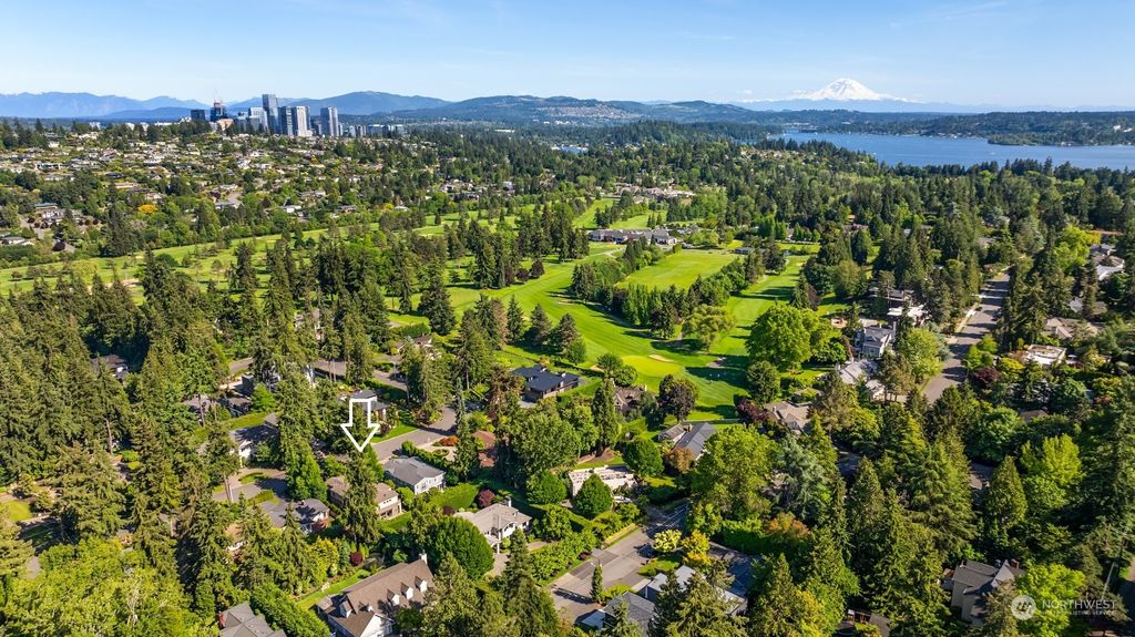 Photo of 2039 78th Avenue NE, Medina, WA 98039 (MLS # 2247177)