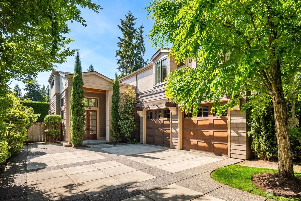 Photo of 2039 78th Avenue NE, Medina, WA 98039 (MLS # 2247177)