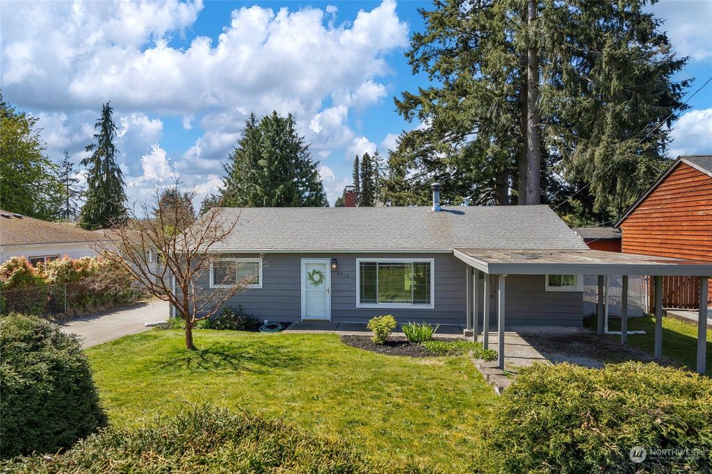 Photo of 6212 W Magnolia Avenue, Everett, WA 98203 (MLS # 2225382)