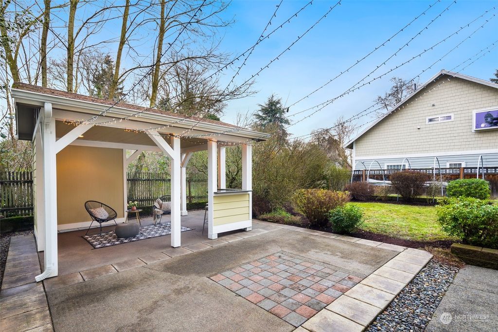 Photo of 9833 24th Avenue SW, Seattle, WA 98106 (MLS # 2322658)