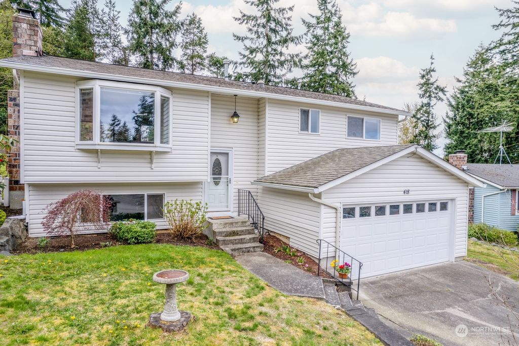 Photo of 418 75th Place SW, Everett, WA 98203 (MLS # 2064864)