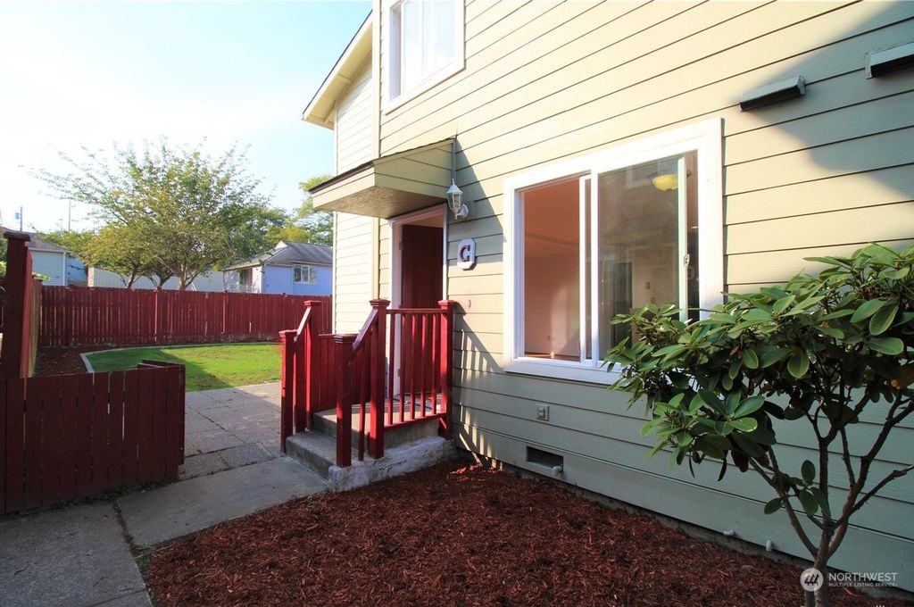 Photo of 2902 13th Street #4-C, Everett, WA 98201 (MLS # 1999094)