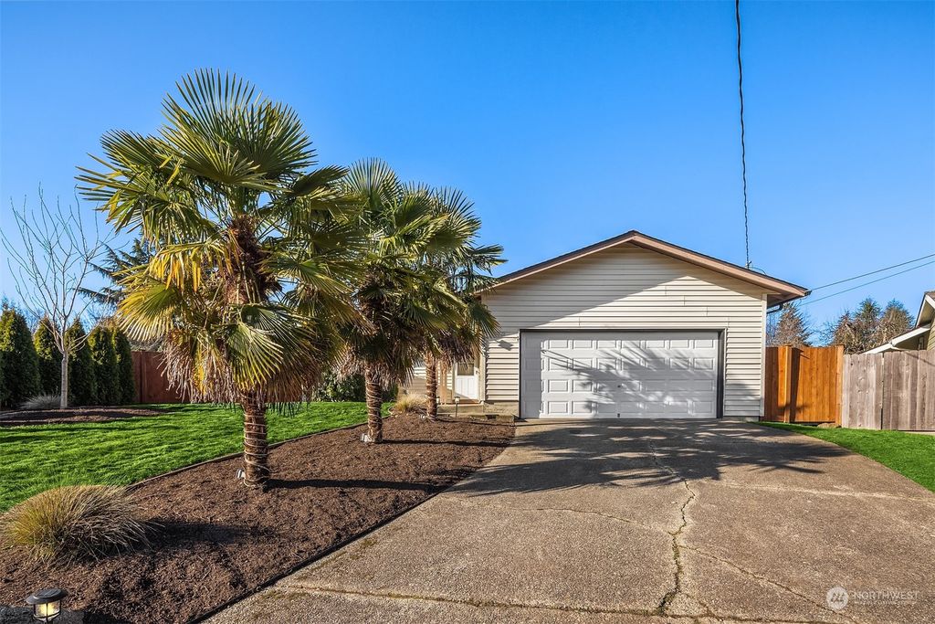 Photo of 16525 119th Avenue SE, Renton, WA 98058 (MLS # 2320901)