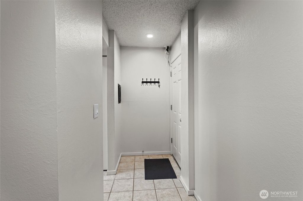 Photo of 12423 NE 145th Place #B145, Kirkland, WA 98034 (MLS # 2513573)
