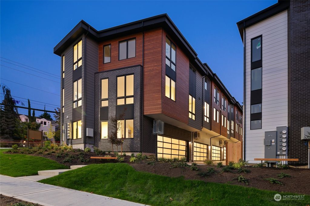 Photo of 117 6th Street #E, Kirkland, WA 98033 (MLS # 2331781)