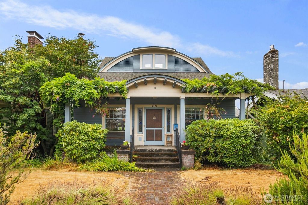 Photo of 4321 Densmore Avenue N, Seattle, WA 98103 (MLS # 2421751)