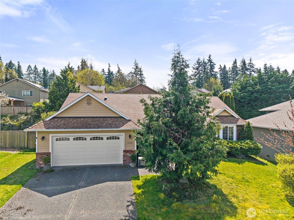 Photo of 1210 215th Place SW, Lynnwood, WA 98036 (MLS # 2348881)