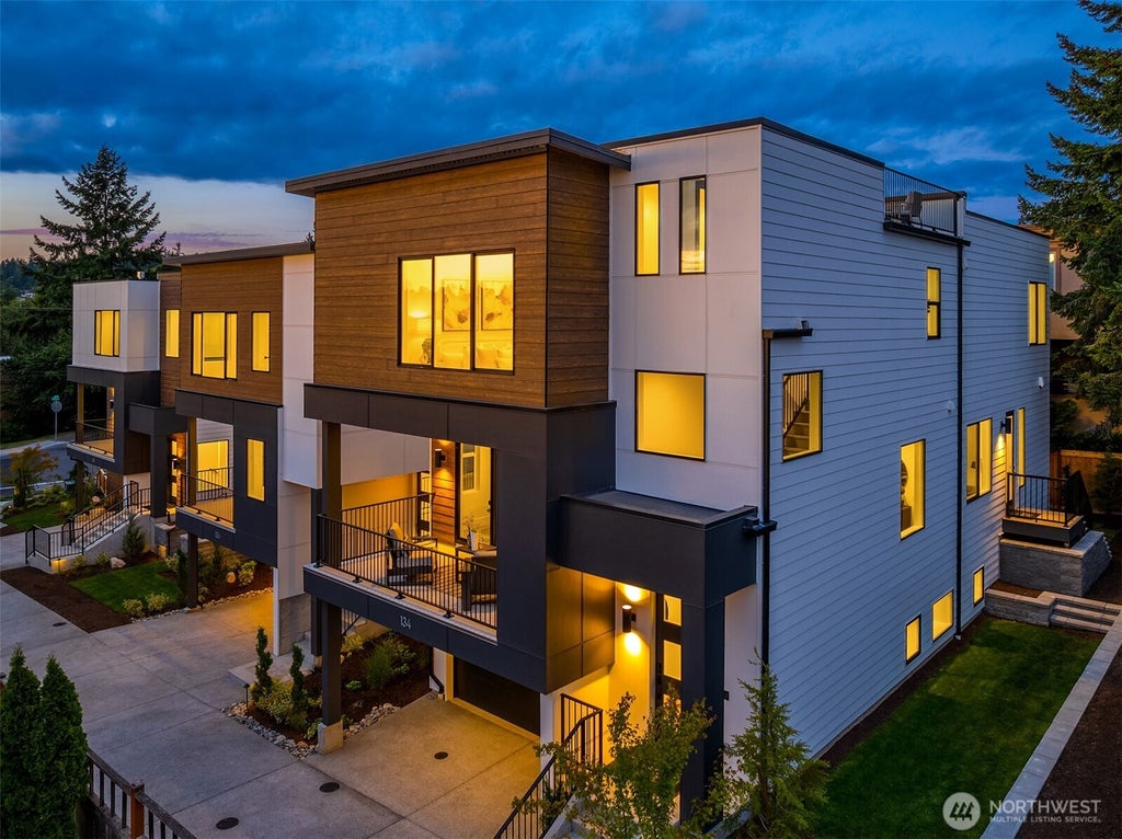 Photo of 134 8th Ct, Kirkland, WA 98033 (MLS # 2594192)