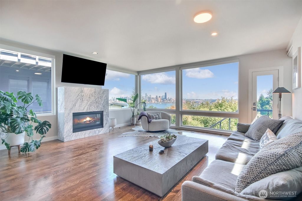 Photo of 2304 Walnut Avenue SW, Seattle, WA 98116 (MLS # 2415642)