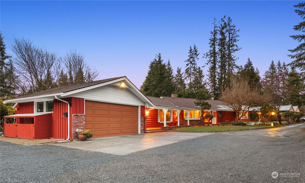 Photo of 313 47th Street SE, Everett, WA 98203 (MLS # 2204475)