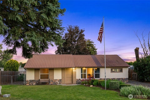 Photo of 810 E Hobert Avenue, Ellensburg, WA 98926 (MLS # 2544022)