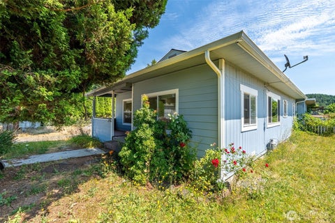 Photo of 1202 Rhobina Street, Centralia, WA 98531 (MLS # 2558341)