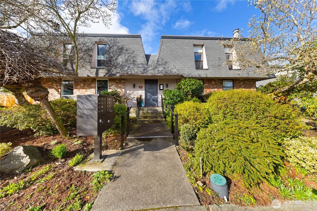 Photo of 242 4th Avenue S #2, Edmonds, WA 98020 (MLS # 2481214)