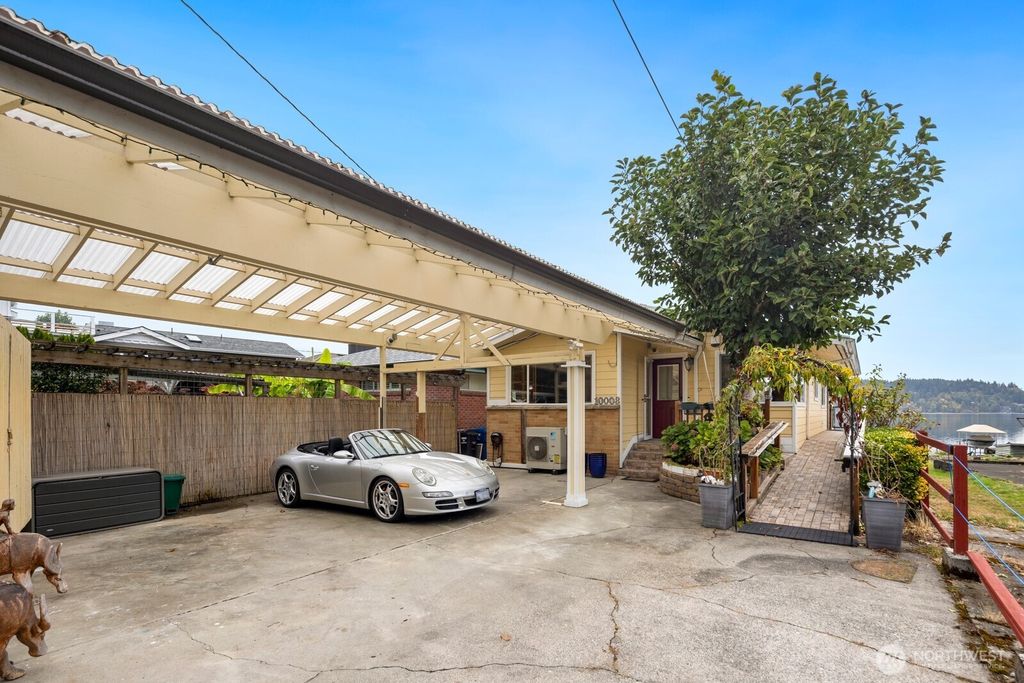 Photo of 10008 Rainier Avenue S, Seattle, WA 98178 (MLS # 2440027)