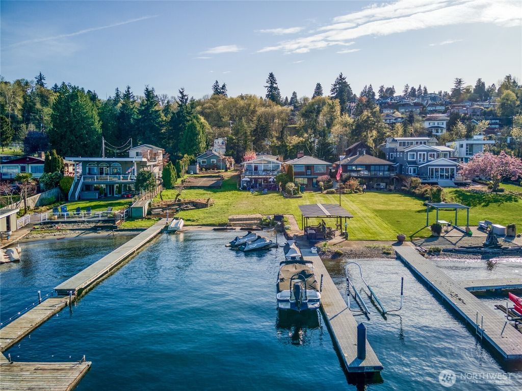 Photo of 10008 Rainier Avenue S, Seattle, WA 98178 (MLS # 2440027)