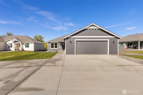 Photo of 4246 W Sandy Court, Moses Lake, WA 98837 (MLS # 2500555)