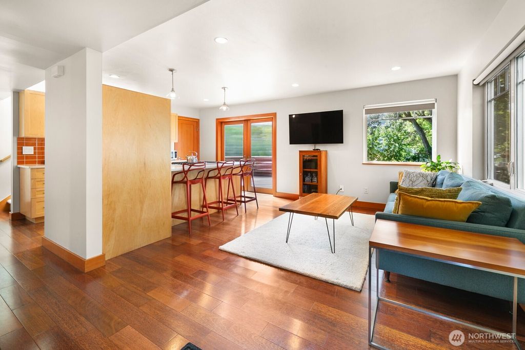 Photo of 235 29th Avenue E, Seattle, WA 98112 (MLS # 2372127)