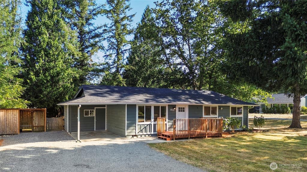Photo of 1015 Dyer Road, Sultan, WA 98294 (MLS # 2556049)