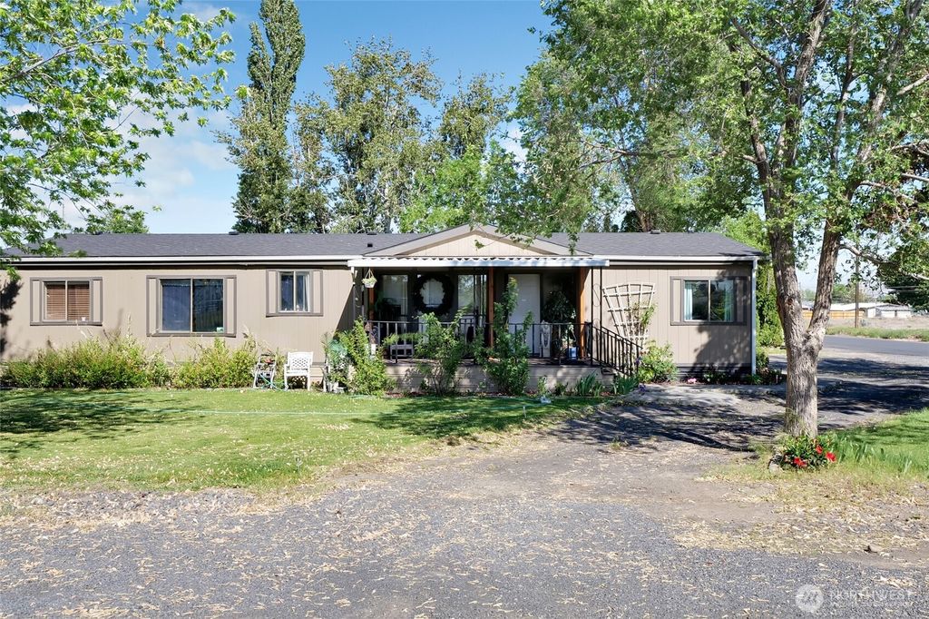 Photo of 4379 Jackie Drive NE, Moses Lake, WA 98837 (MLS # 2521941)