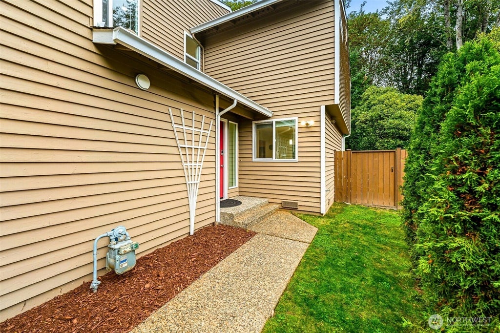 Photo of 13324 NE 138th Pl Pl, Kirkland, WA 98034 (MLS # 2582727)