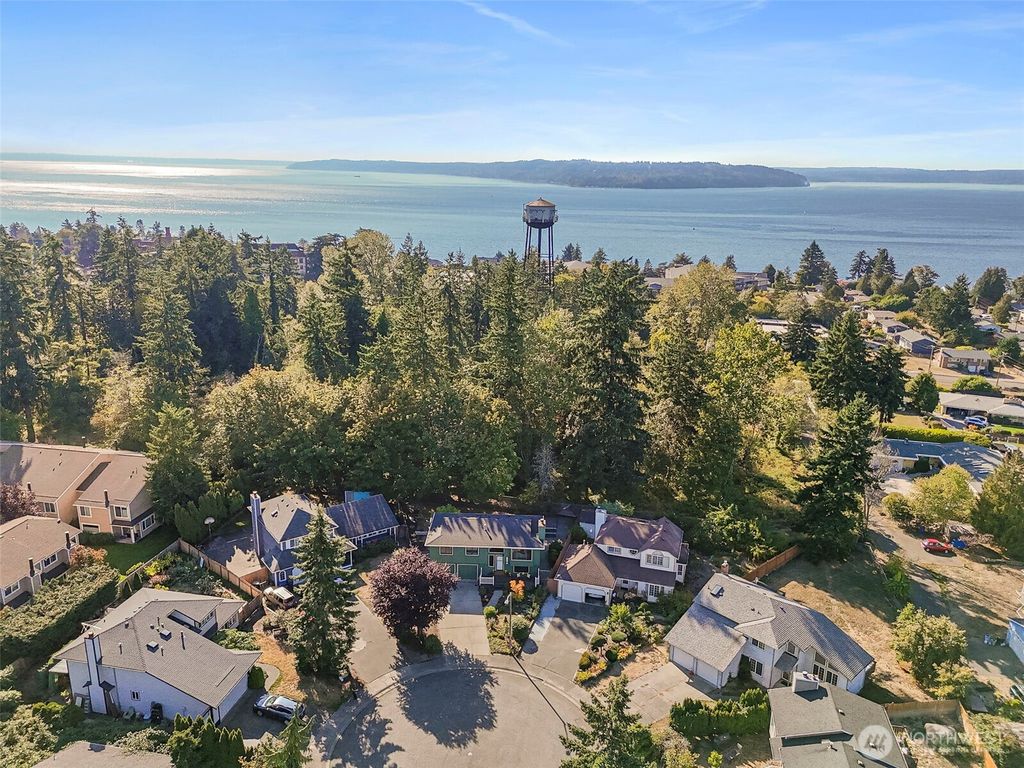 Photo of 1205 S 236th Place, Des Moines, WA 98198 (MLS # 2434062)