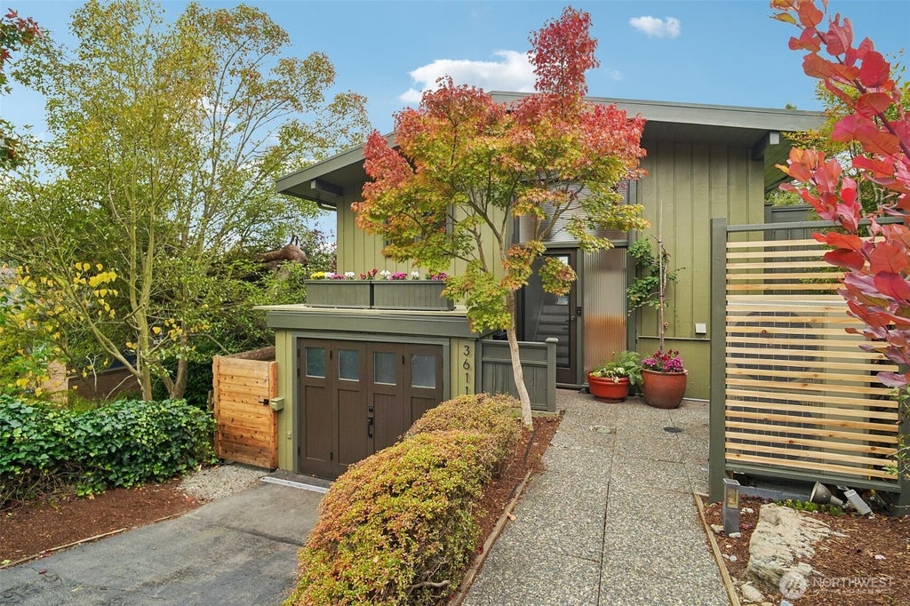 Photo of 3611 30th Avenue W, Seattle, WA 98199 (MLS # 2593956)