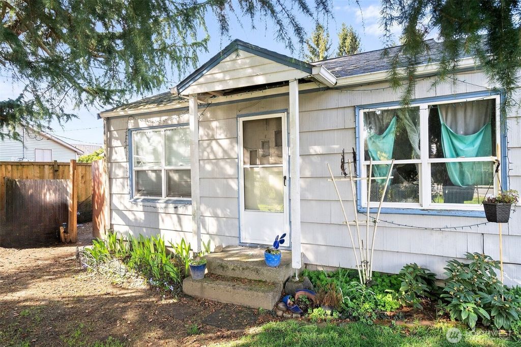 Photo of 3760 S 168th St St, SeaTac, WA 98188 (MLS # 2353708)