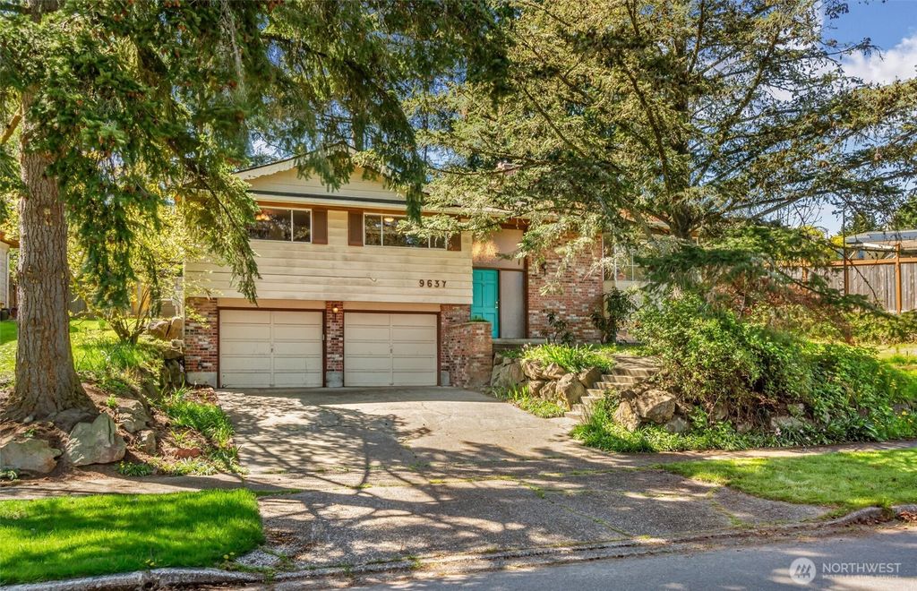 Photo of 9637 42nd Avenue NE, Seattle, WA 98115 (MLS # 2362332)
