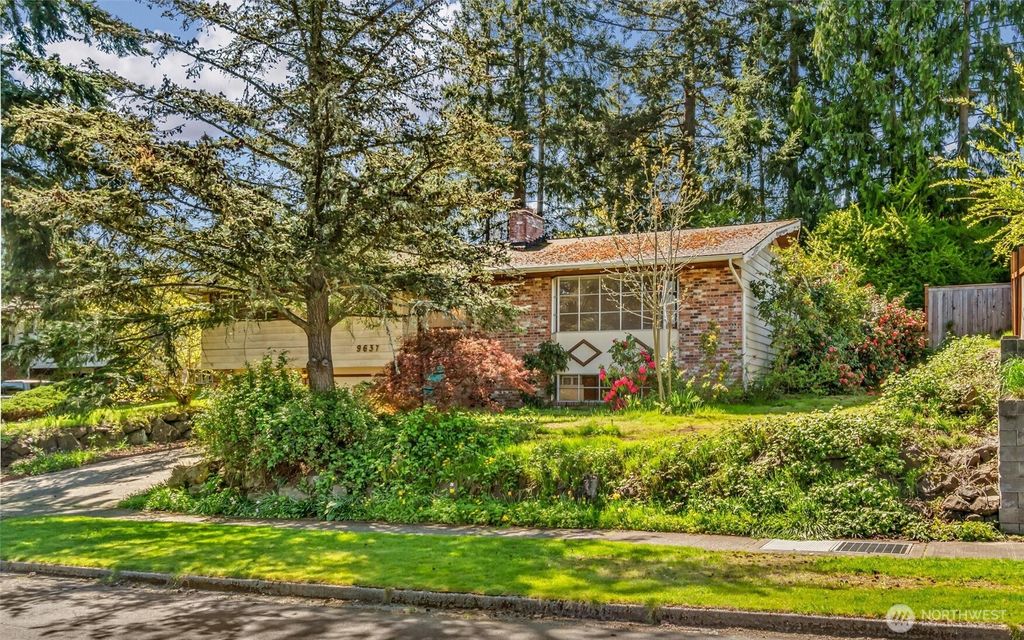 Photo of 9637 42nd Avenue NE, Seattle, WA 98115 (MLS # 2362332)