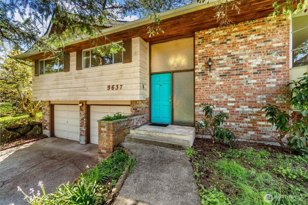 Photo of 9637 42nd Avenue NE, Seattle, WA 98115 (MLS # 2362332)