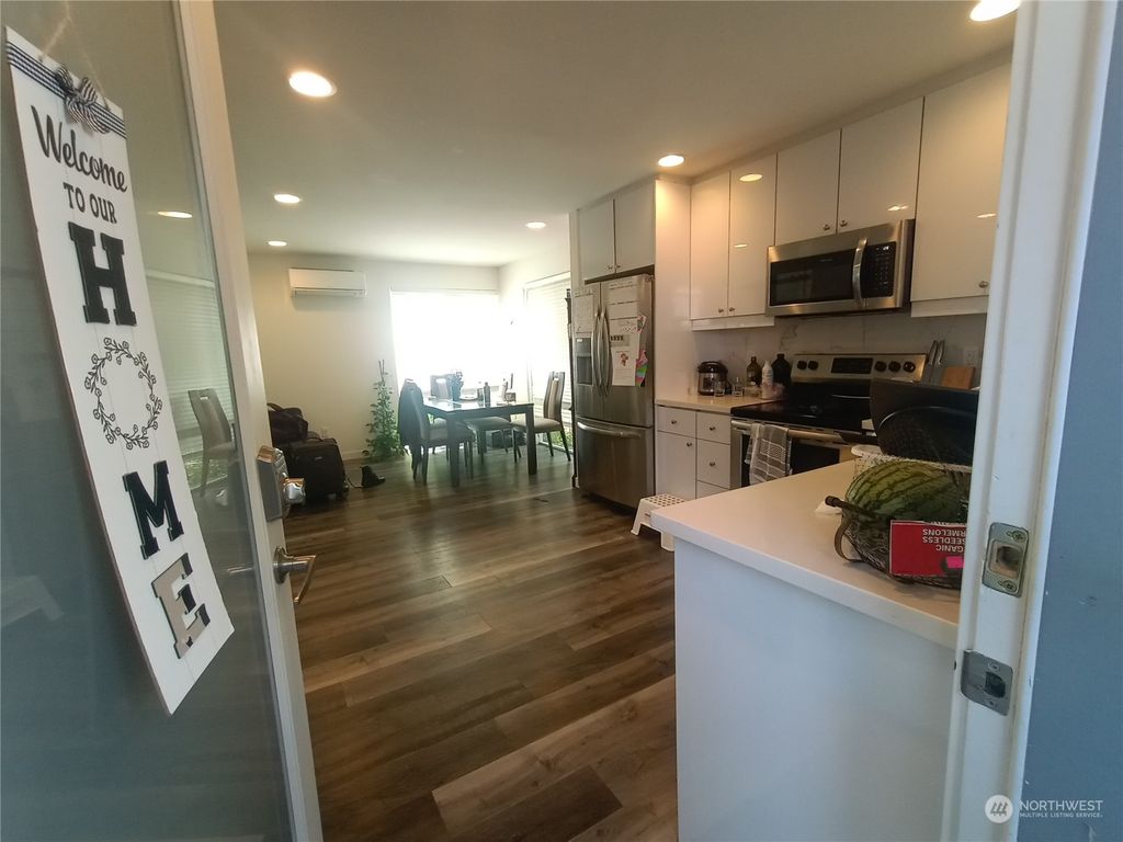 Photo of 5266 Brooklyn Avenue NE, Seattle, WA 98105 (MLS # 2262202)