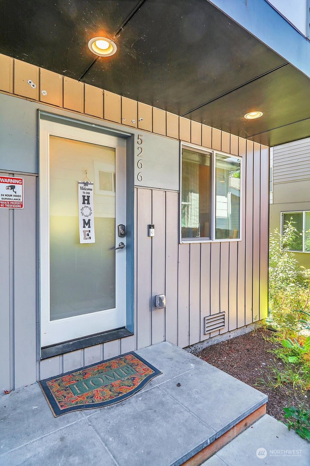 Photo of 5266 Brooklyn Avenue NE, Seattle, WA 98105 (MLS # 2262202)