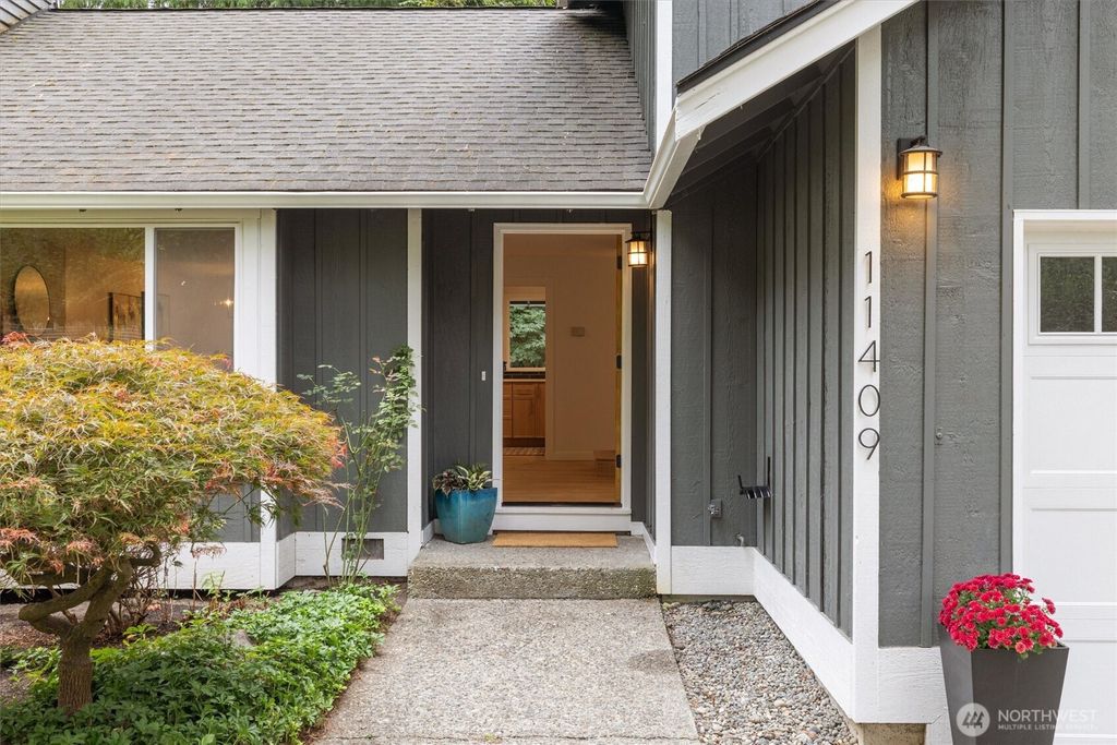 Photo of 11409 107th Place NE, Kirkland, WA 98033 (MLS # 2431259)