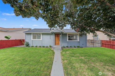 Photo of 1215 Yakima Street SE, Ephrata, WA 98823 (MLS # 2572881)