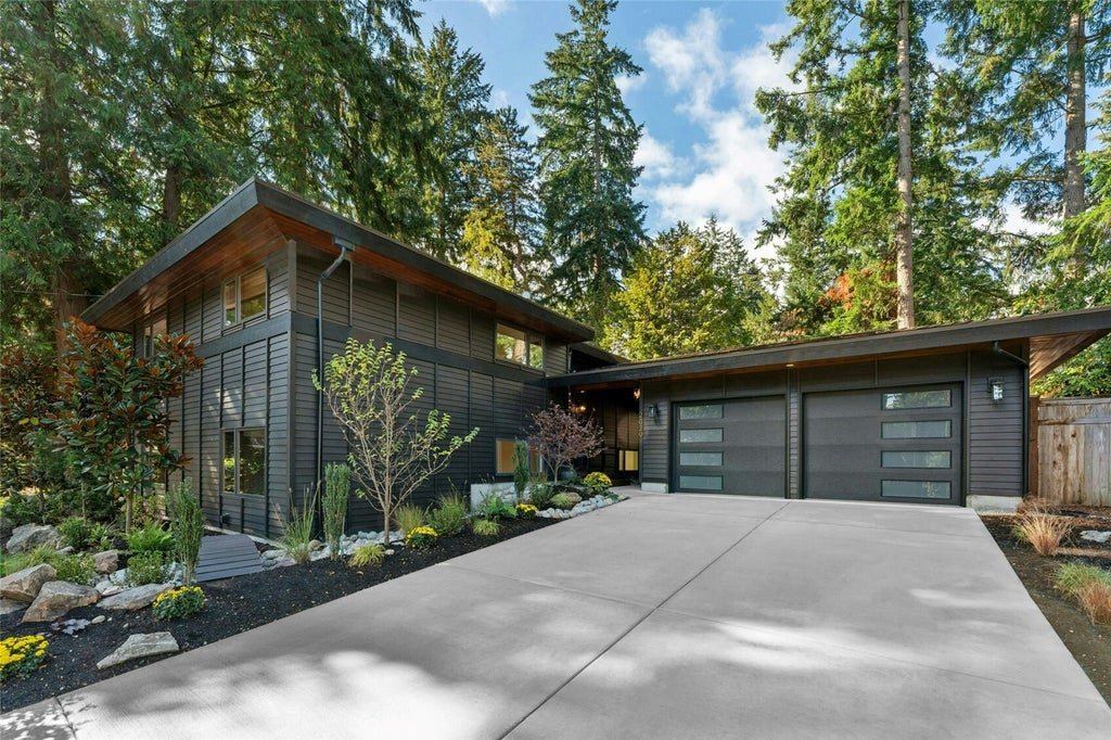 Photo of 2029 152nd Avenue SE, Bellevue, WA 98007 (MLS # 2596336)
