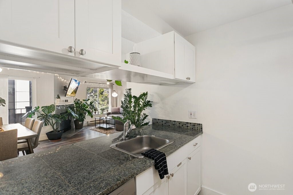 4831 Fauntleroy Way SW 206