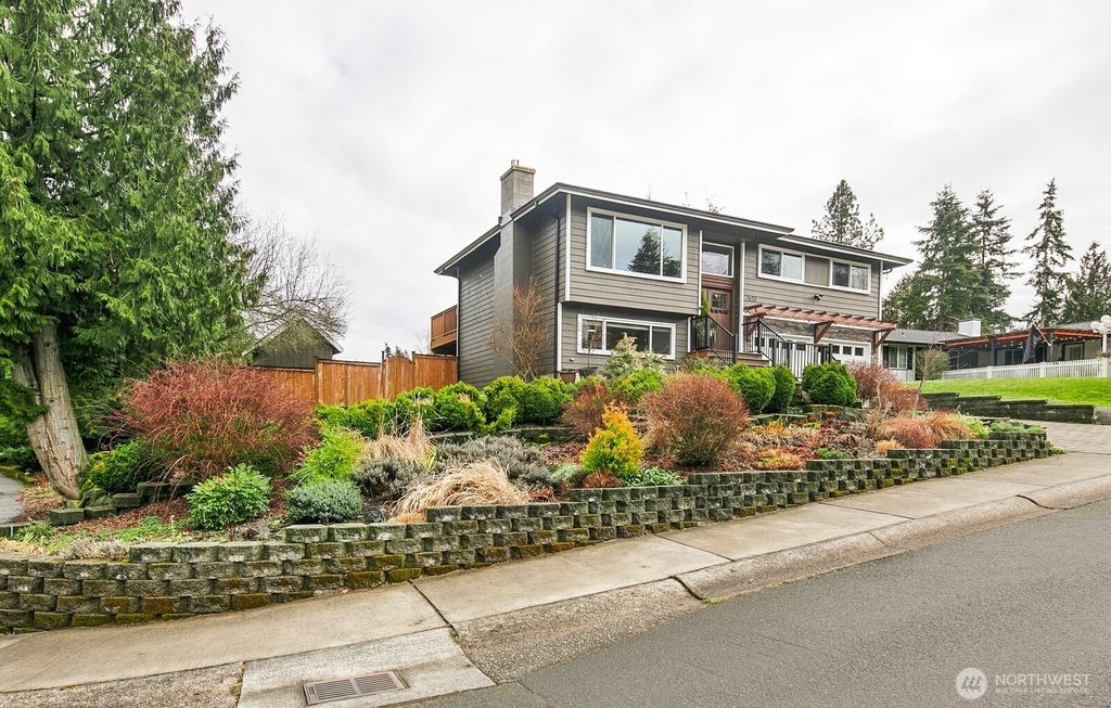 Photo of 7630 141st Avenue NE, Redmond, WA 98052 (MLS # 2340720)