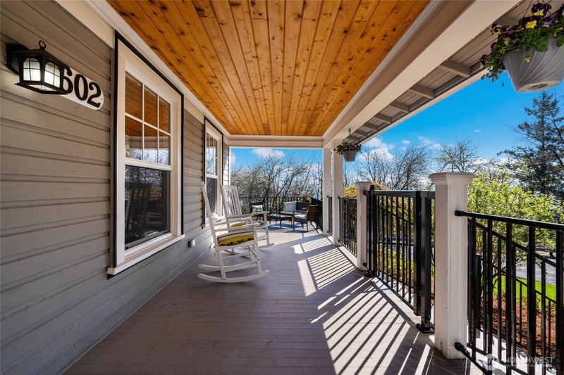 602 NW 18th Loop