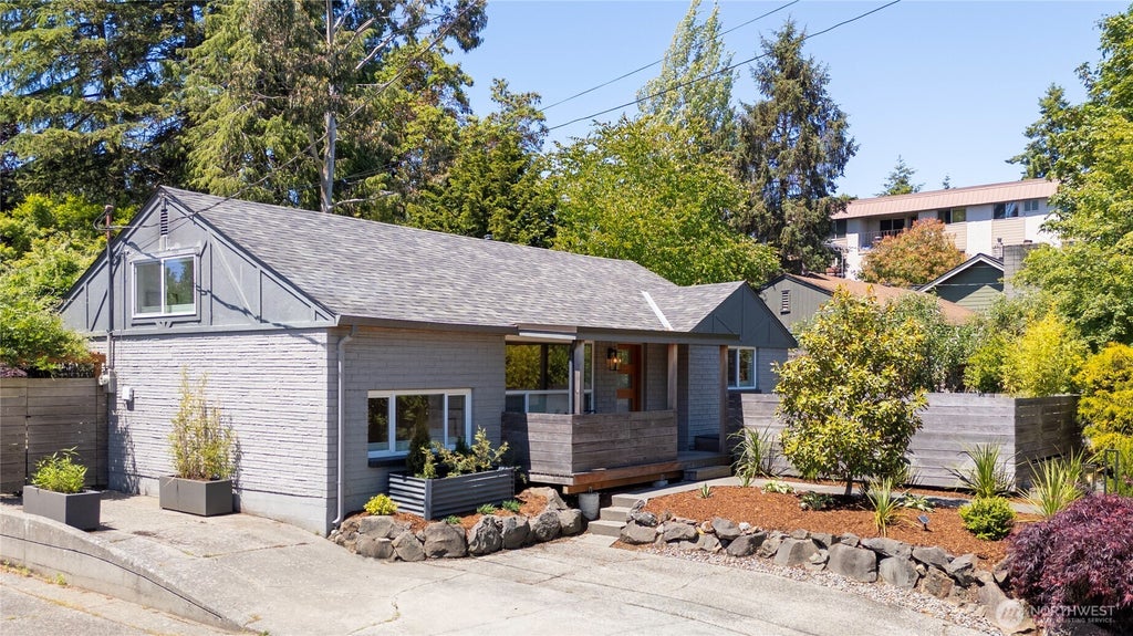 Photo of 11239 35th Avenue SW, Seattle, WA 98146 (MLS # 2538509)