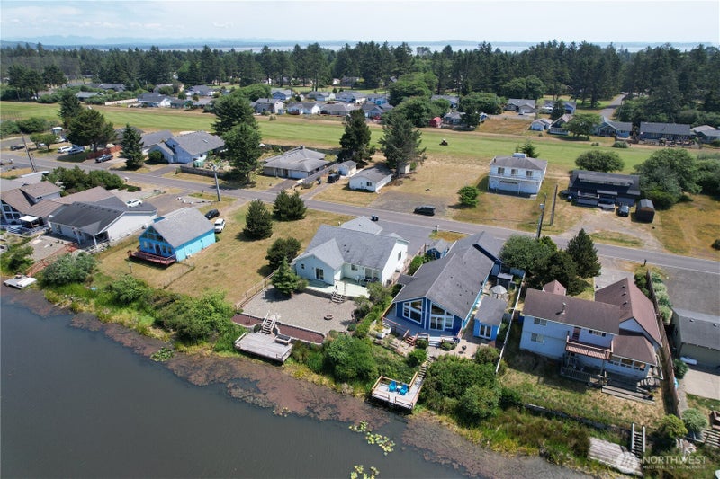 393 Canal Drive NE